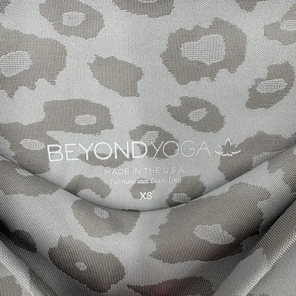 Beyond Yoga Grey Leopard Leggings XS - Picture 9 of 9